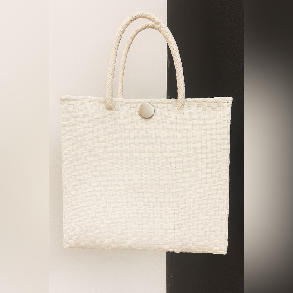 Handwoven Mexican Tote Bag with Red Rose Embroidery –White Plastic Handmade - Picture 4 of 8